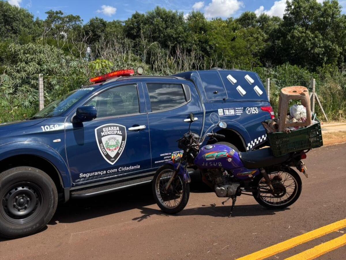 Ocorrência foi registrada na manhã desta terça-feira (27) e resultou em notificação ao condutor e apreensão do veículo