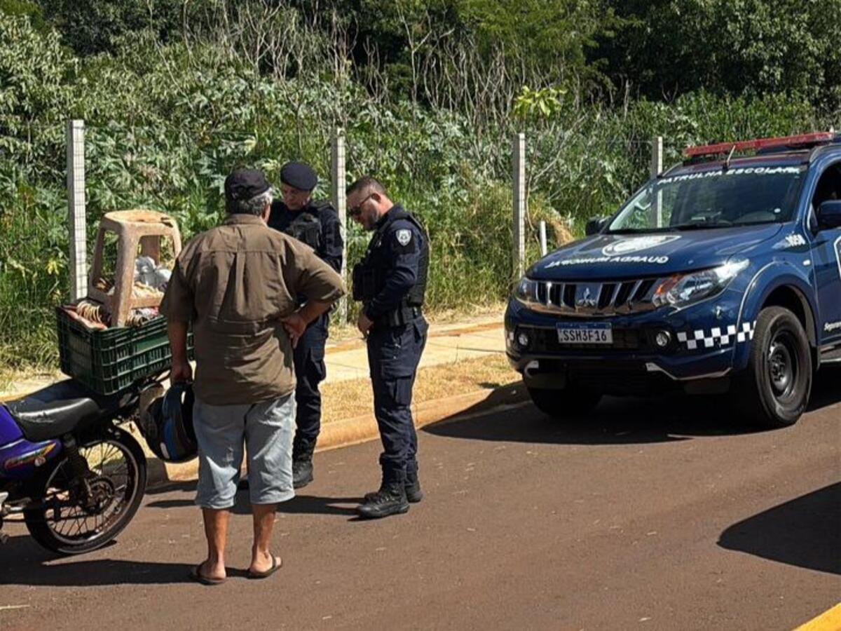 Ocorrência foi registrada na manhã desta terça-feira (27) e resultou em notificação ao condutor e apreensão do veículo