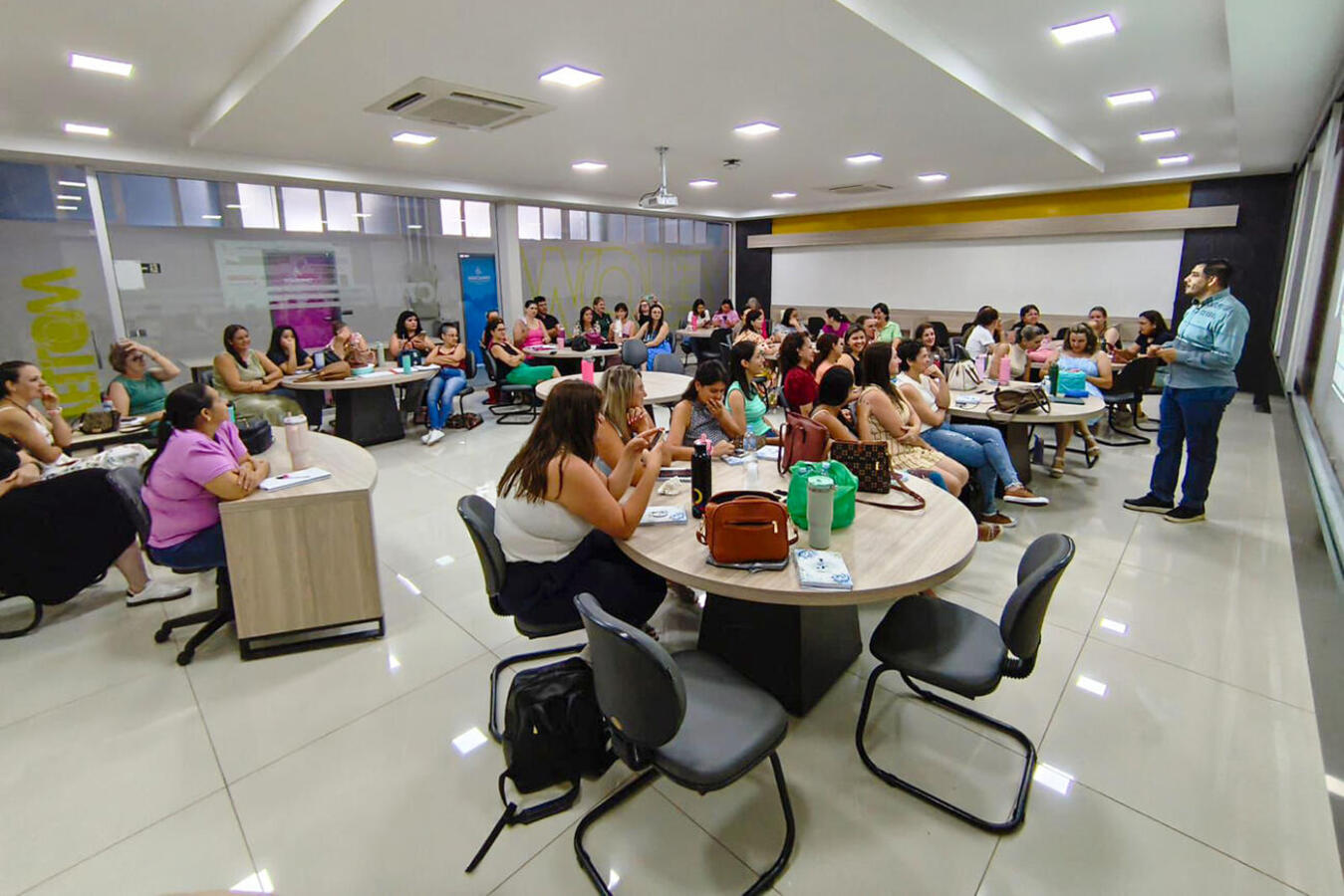 Corpo docente dos centros municipais de educação infantil Ângela Wessel, Cantinho Feliz e Cleusi Berger participaram de ação ocorrida nesta segunda (26)