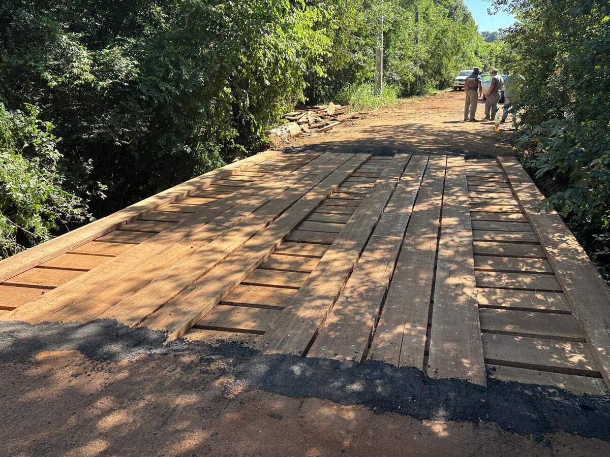 Trabalho executado pela Secretaria de Infraestrutura Rural e Urbana e de Serviços Públicos foi concluído nesta segunda (19) e veículos e pedestres já puderam trafegar pelo trecho