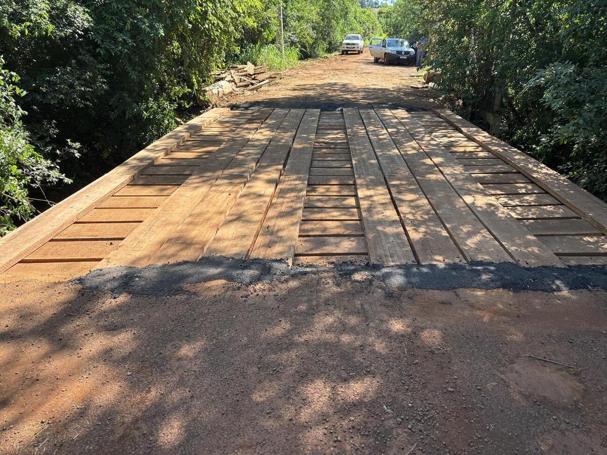 Trabalho executado pela Secretaria de Infraestrutura Rural e Urbana e de Serviços Públicos foi concluído nesta segunda (19) e veículos e pedestres já puderam trafegar pelo trecho