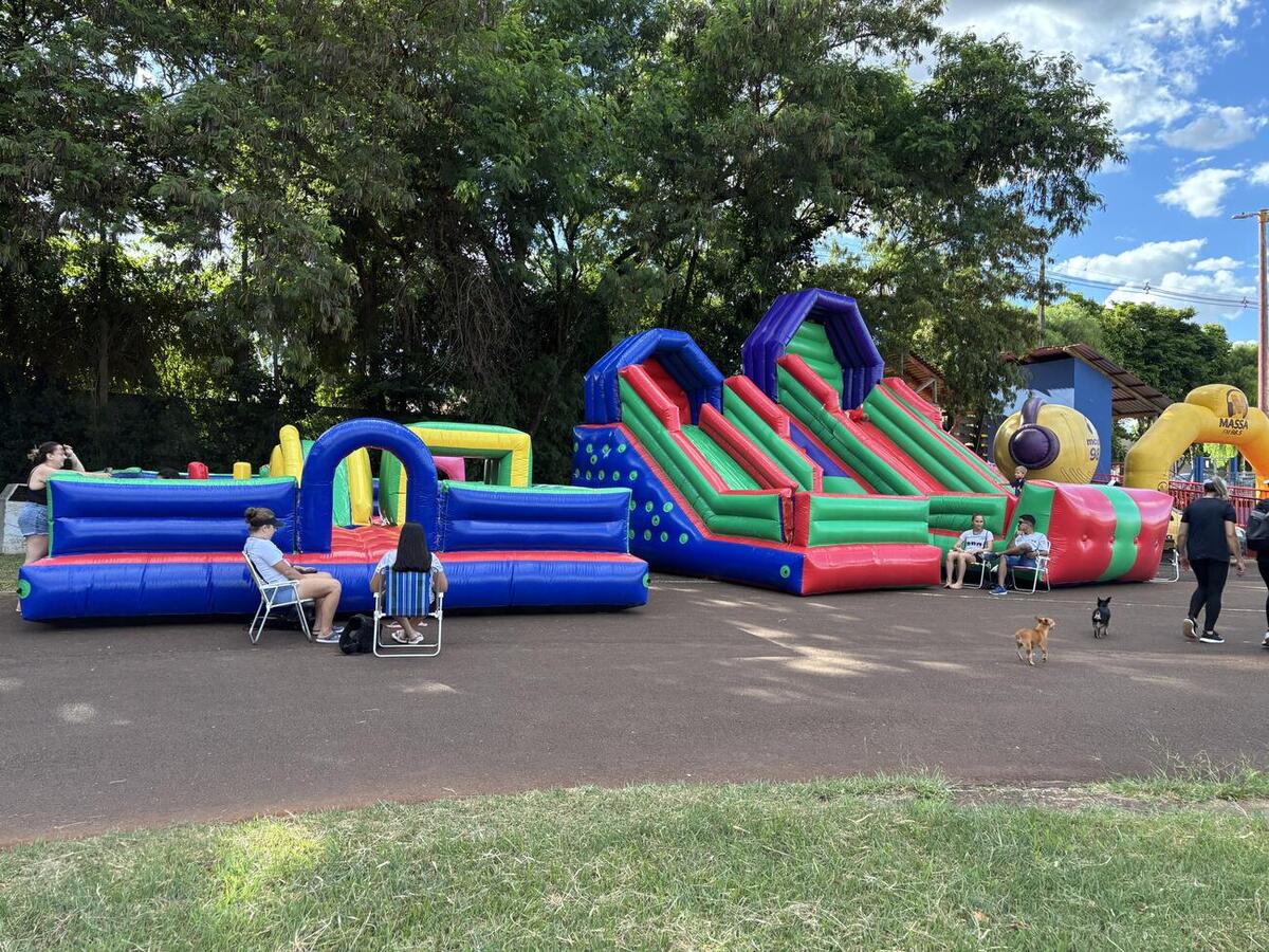RecreAção no Jardim Porto Alegre estreou brinquedos infláveis novos adquiridos por licitação pela Secretaria de Esportes e Lazer