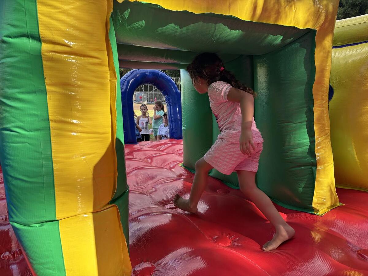 RecreAção no Jardim Porto Alegre estreou brinquedos infláveis novos adquiridos por licitação pela Secretaria de Esportes e Lazer