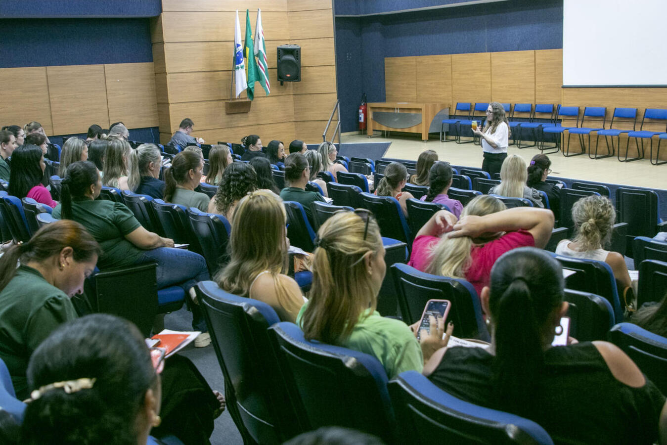 Preparando-se para o novo ano letivo que se aproxima, Secretaria Municipal da Educação acolheu gestores em reunião realizada na tarde desta quarta-feira (21)