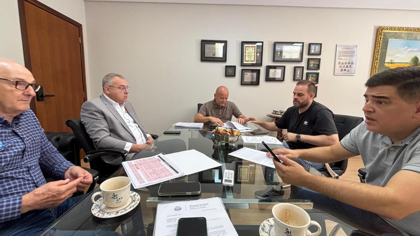 Prefeito Mario Costenaro esteve em secretarias de estado e na Assembleia Legislativa do Paraná para acompanhar projetos e apresentar demandas (Crédito: Márcio Pimentel)