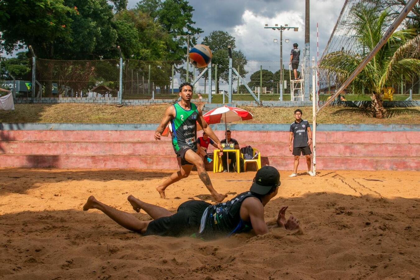 O Yara Country Clube recebeu, neste final de semana, o Circuito Municipal de Vôlei de Praia 2026, competição que reuniu 22 duplas em quatro categorias