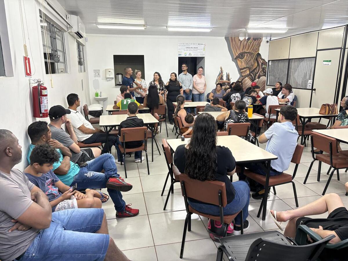 Encontro reuniu adolescentes e responsáveis e marcou o início das atividades do programa ao longo de 2026