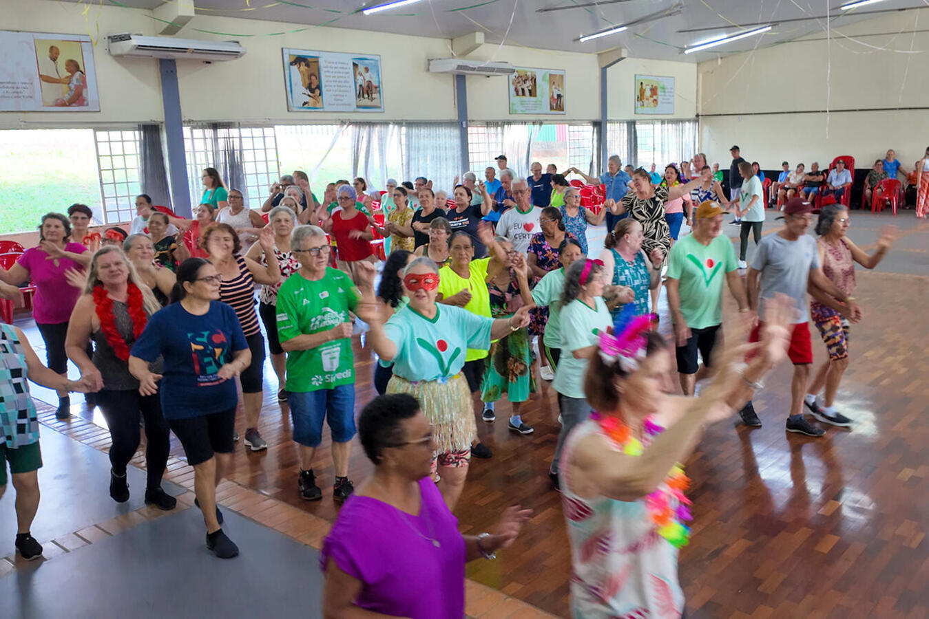 Com participação de aproximadamente 480 idosos, eventos na semana passada marcaram os festejos alusivos à data nos Centros de Revitalização da Terceira Idade