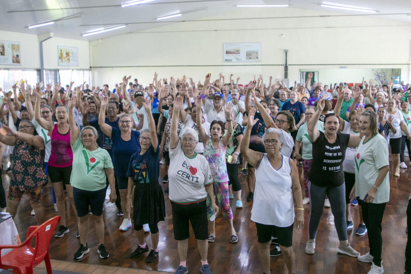 Com a presença de 350 idosos, o centro celebra o retorno com aulão de ginástica e novidades no espaço físico
