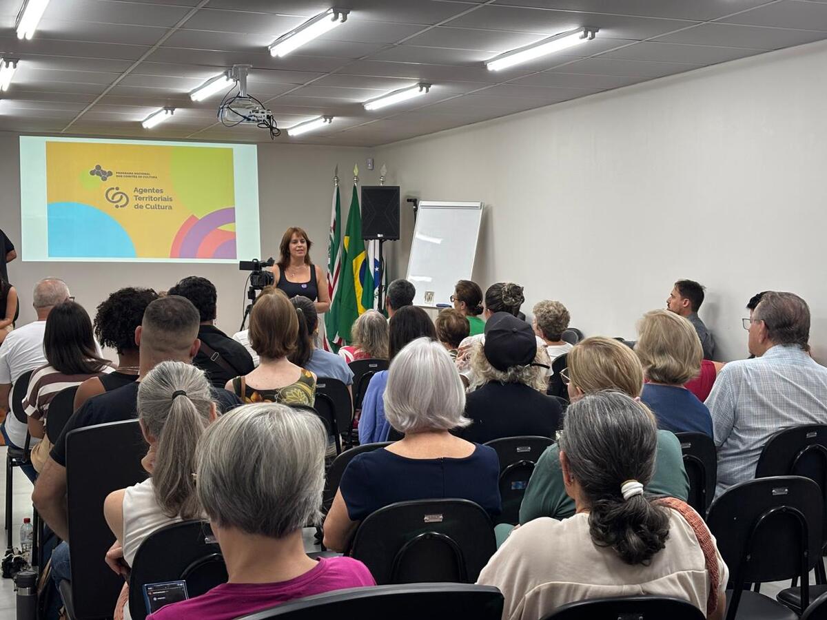 Cerca de 44 pessoas lotaram, nesta quinta-feira (26), o auditório do local para acompanharem evento de capacitação para elaboração de projetos para editais