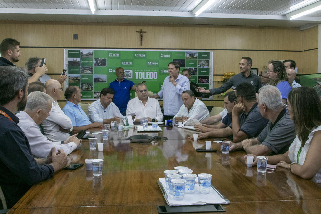 Autoridades receberam o anteprojeto para continuação da obra da PR-317 e anunciaram novos investimentos para Toledo