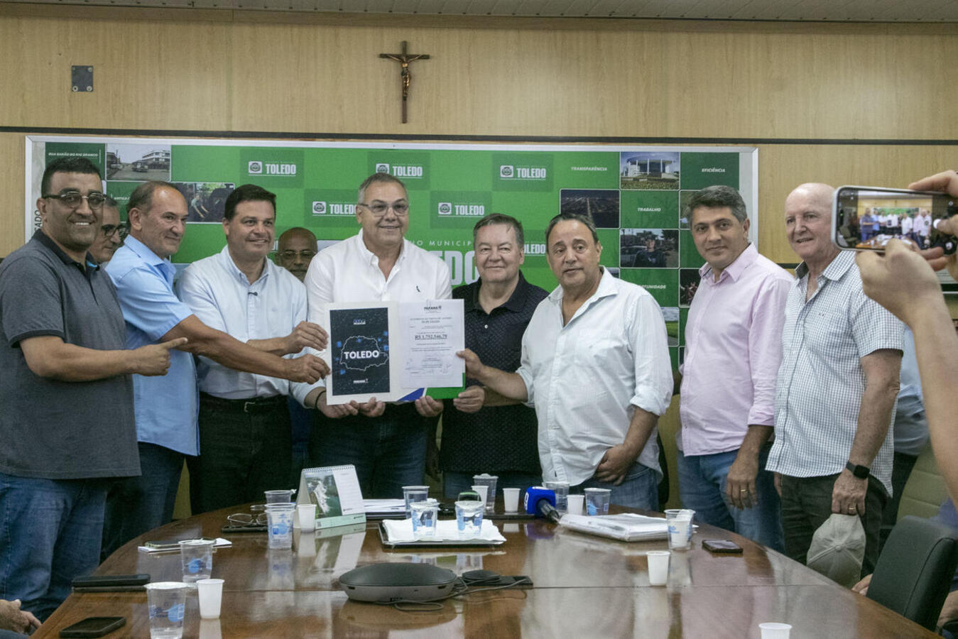 Autoridades receberam o anteprojeto para continuação da obra da PR-317 e anunciaram novos investimentos para Toledo