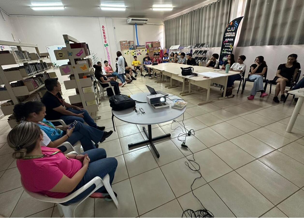 Adolescentes integrados às atividades do Centro da Juventude Marcio Antonio Bombardelli  participaram de ação realizada na última sexta-feira (20)