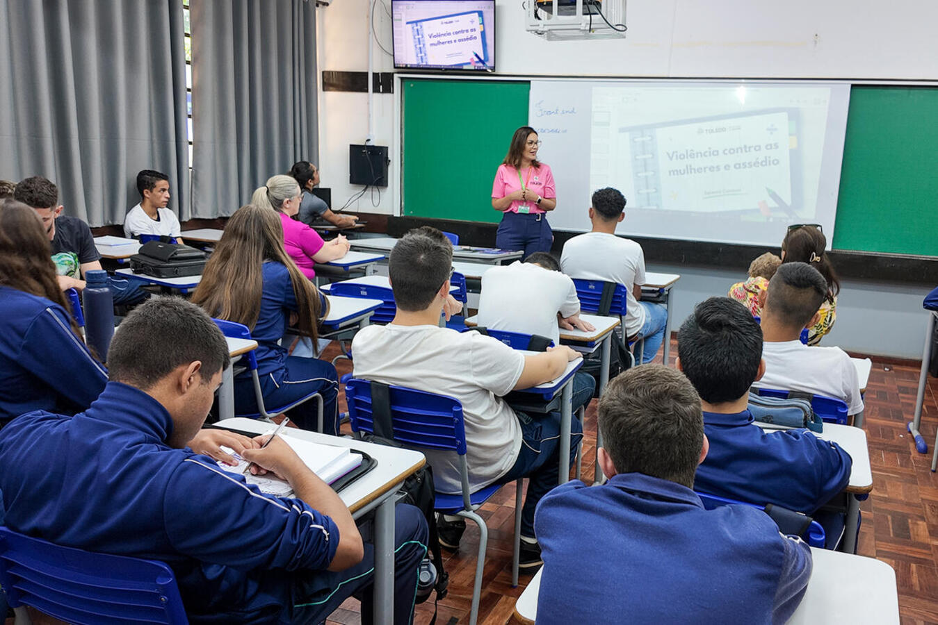 Equipe da Secretaria Municipal da Mulher tratou sobre o assunto com estudantes de dois colégios estaduais de Toledo e também durante o Show Rural, em Cascavel