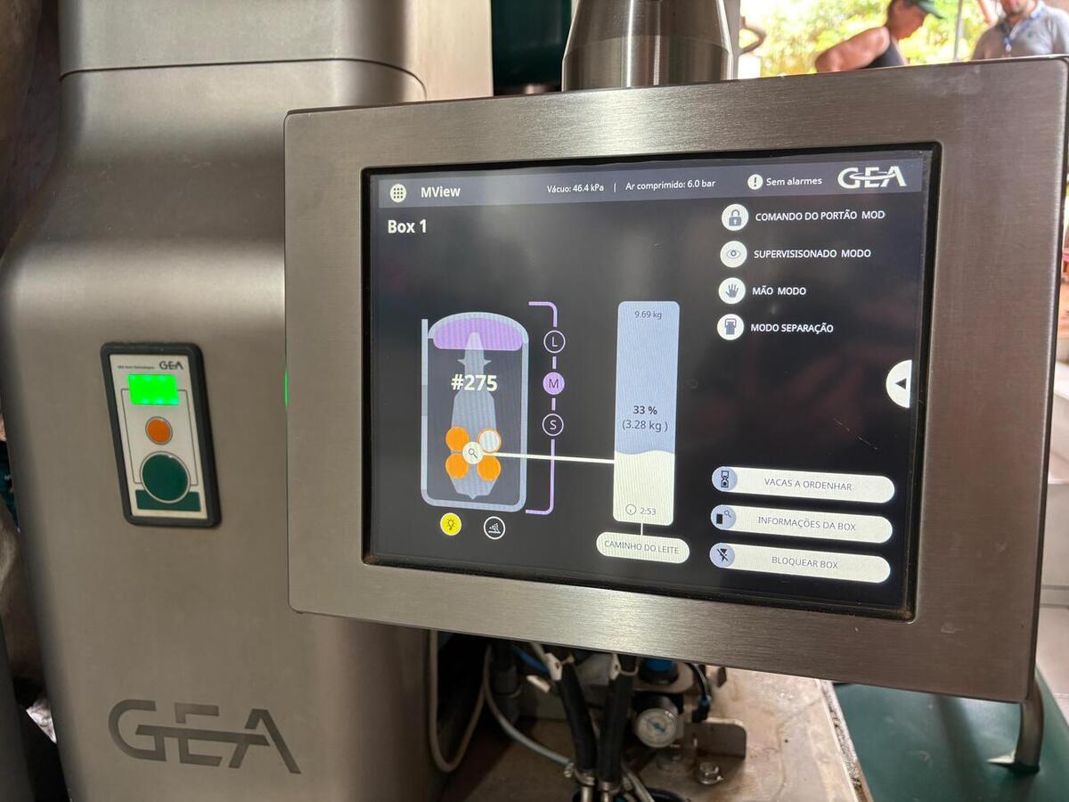Promovida pela Smap, atividade ocorreu no distrito de Concórdia do Oeste, na Granja Risse e Engelmann, única propriedade de Toledo a ter esta tecnologia