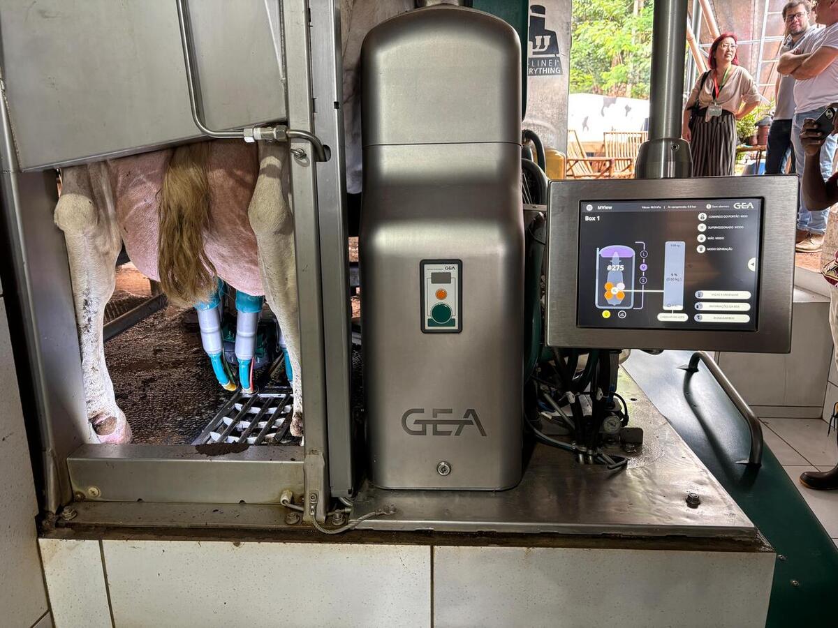 Promovida pela Smap, atividade ocorreu no distrito de Concórdia do Oeste, na Granja Risse e Engelmann, única propriedade de Toledo a ter esta tecnologia