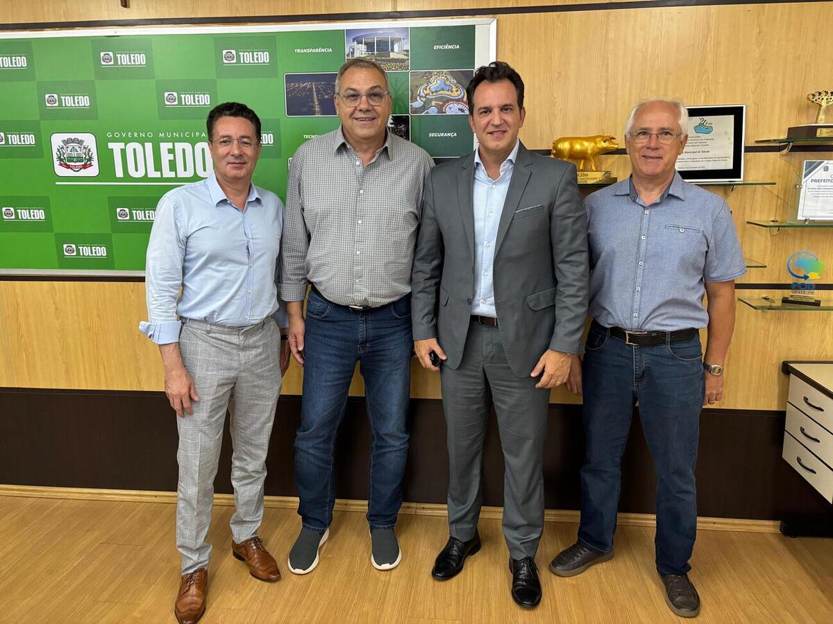 Presidente, vice e secretário executivo do Conselho de Desenvolvimento Econômico de Toledo foram recebidos pelo prefeito Mario Costenaro nesta terça-feira (3) 