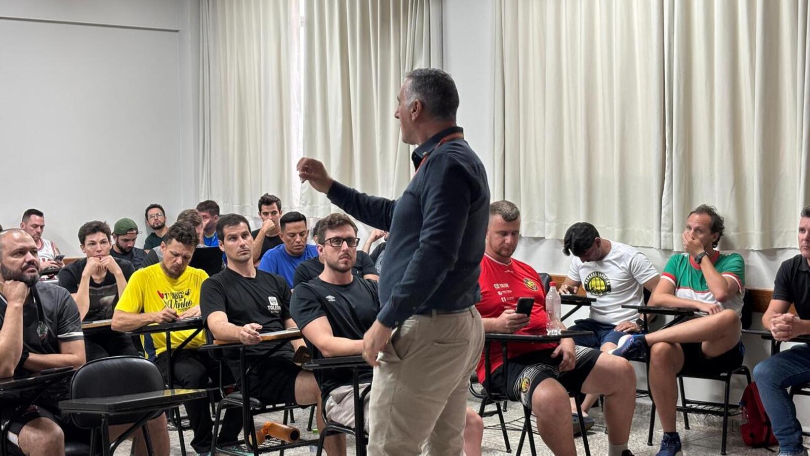 Marketing Esportivo foi um dos temas trabalhados com os técnicos. Secretário Márcio Pimentel destacou integração entre secretarias (Crédito: Maria Eduarda/Secom)