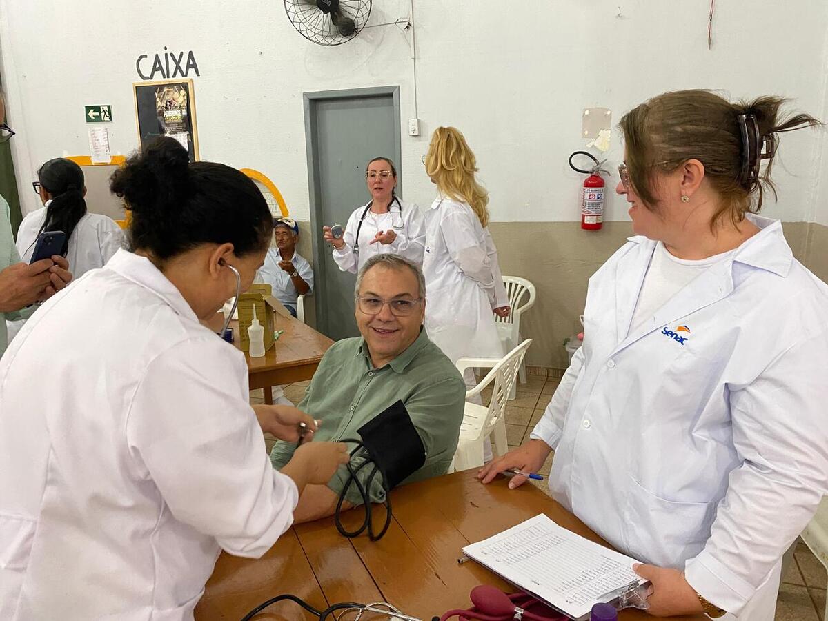 Iniciativa da Secretaria de Saúde leva atendimentos, esclarecimentos e atividades de promoção à saúde diretamente ao bairro
