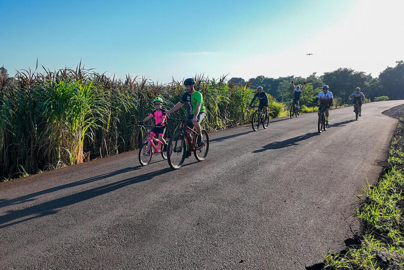 Com percursos de 15 ou 30 km, passeio ciclístico neste domingo (8) envolveu mais de 300 pessoas e passou por algumas das mais belas paisagens do município