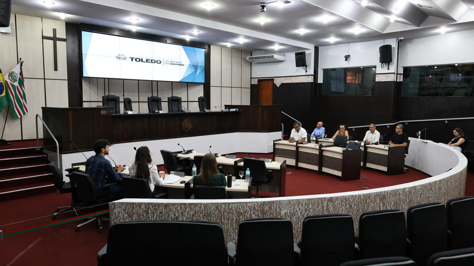 Equipe da secretaria apresentou, na manhã desta segunda-feira (30), execução físico-orçamentária do terceiro quadrimestre de 2025 no Plenário do Legislativo Municipal