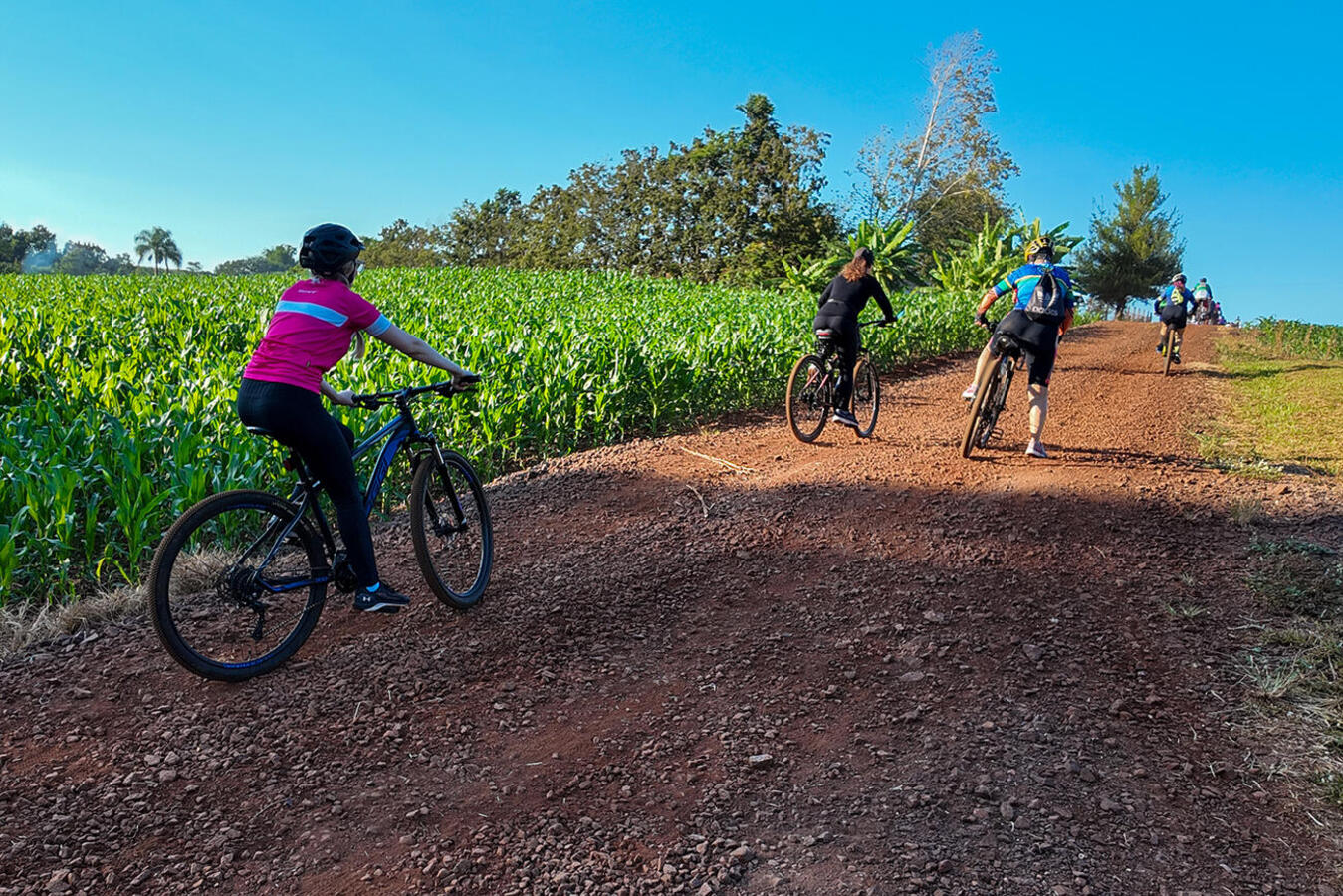 Com percursos de 15 ou 30 km, passeio ciclístico neste domingo (8) envolveu mais de 300 pessoas e passou por algumas das mais belas paisagens do município