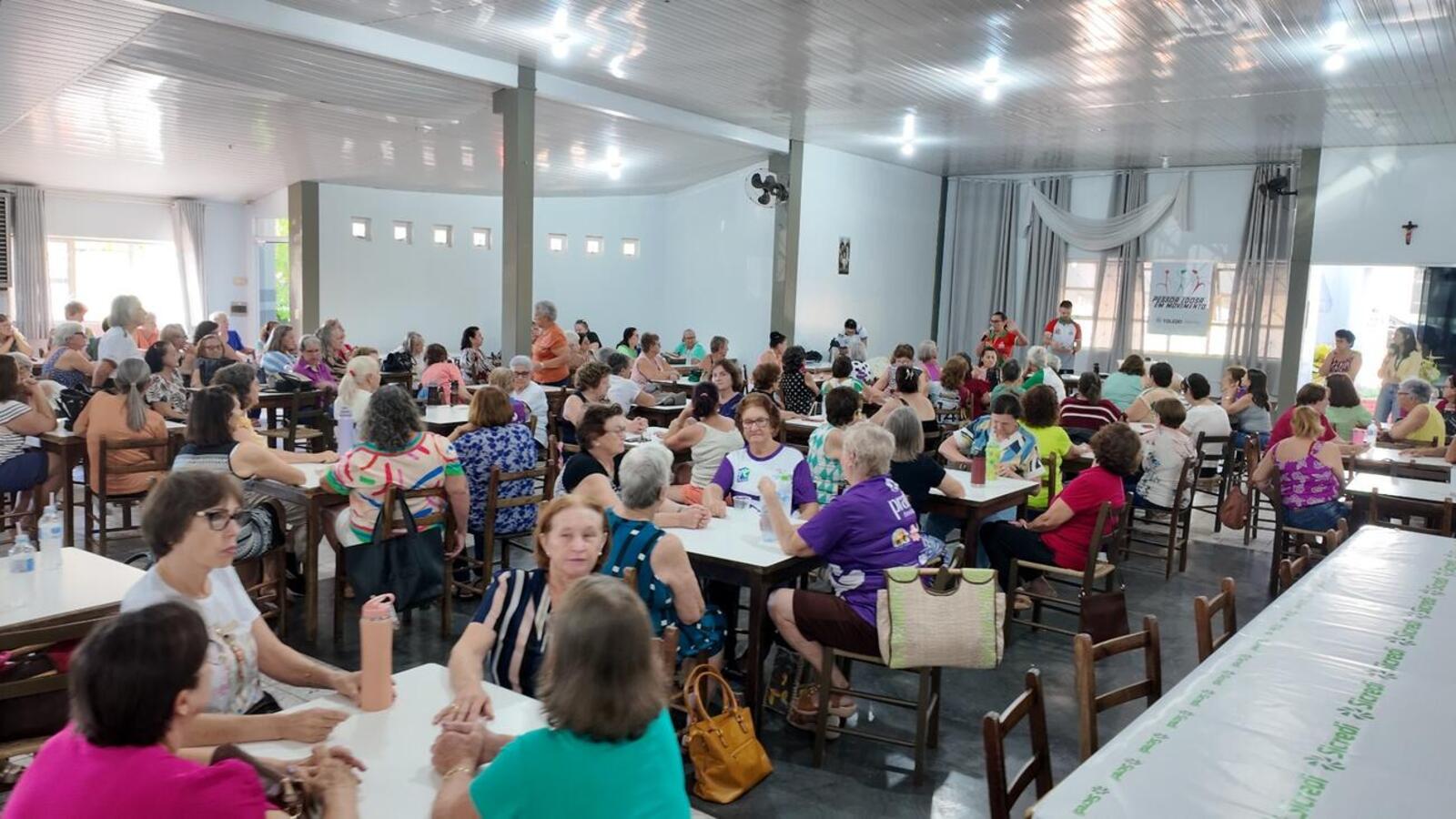 Evento da Secretaria de Esportes e Lazer integrou as atividades do mês da mulher e contou com 64 duplas participantes