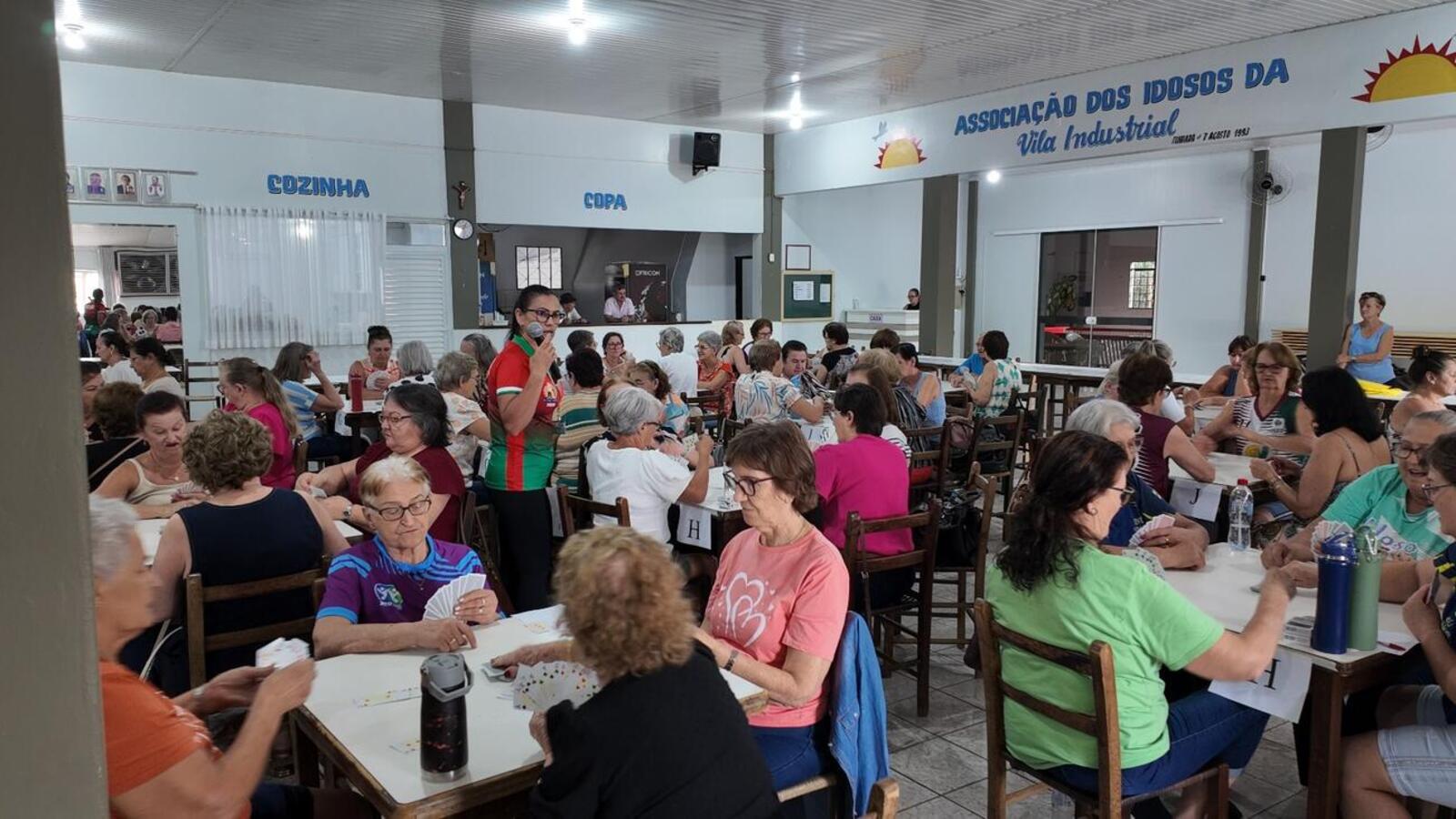 Evento da Secretaria de Esportes e Lazer integrou as atividades do mês da mulher e contou com 64 duplas participantes