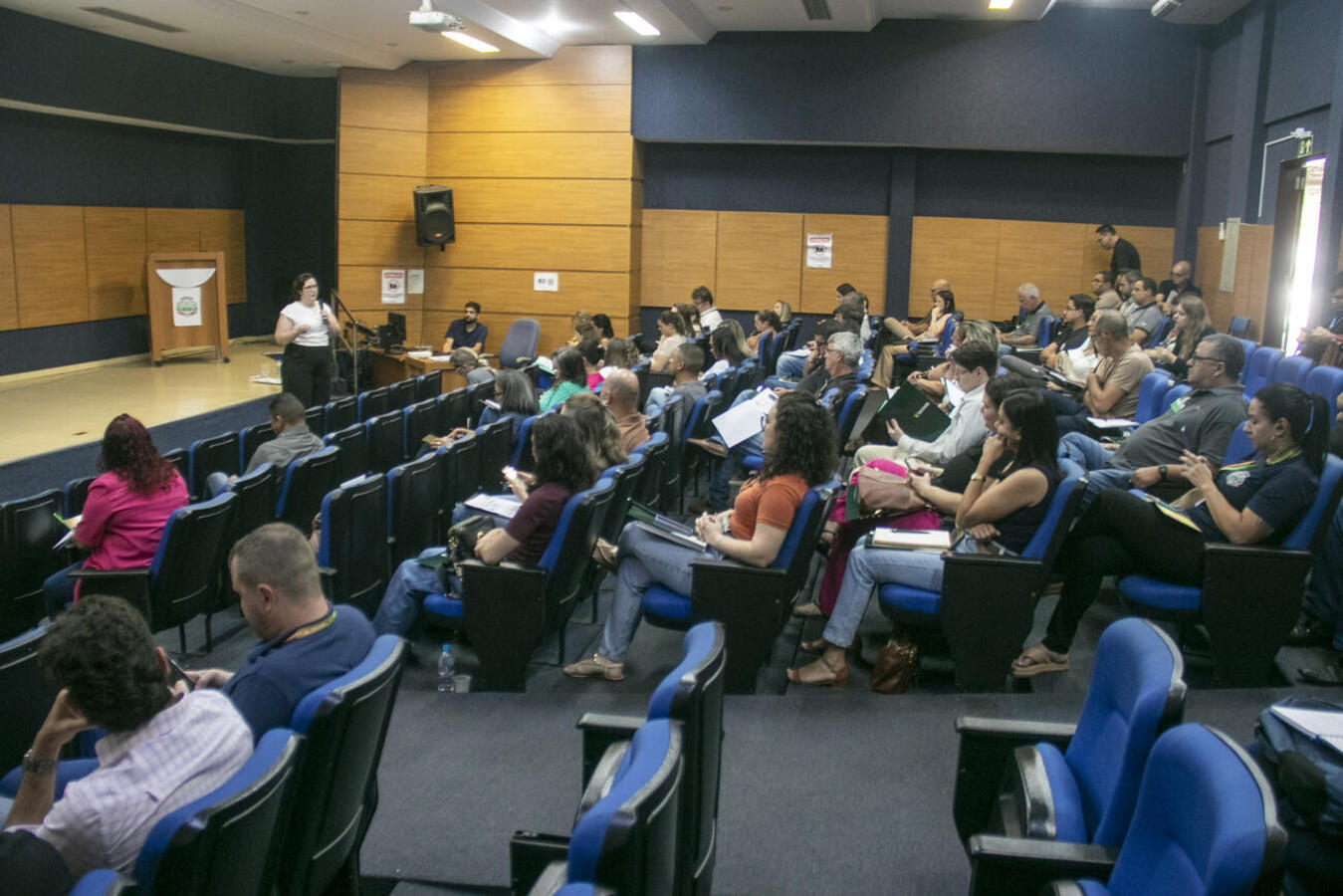 Abertura ocorreu nesta terça (3), no Auditório Acary Oliveira; formação seguirá em mais quatro encontros semanais até o fim do mês, totalizando 40 horas-aula