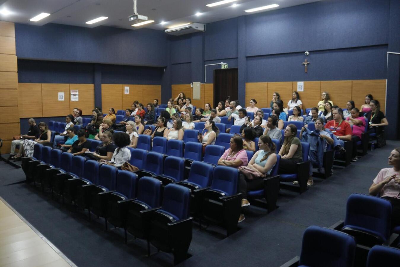 A formação, realizada nesta sexta-feira (27), foi o 3ª e último módulo para os profissionais da política de saúde do município e contou com o tema “Saúde da População Negra e Sistema Único de Saúde”