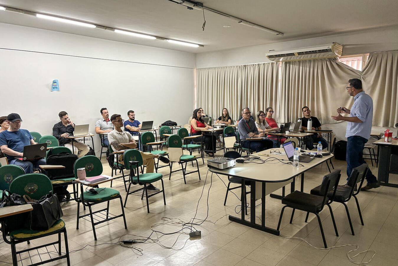 Capacitação promovida pelo Fundo de Aposentadorias e Pensões dos Servidores Públicos Municipais segue sendo realizada na Escola de Governo até quarta (18)