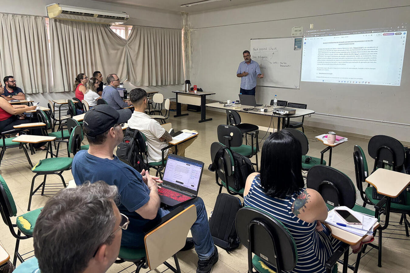 Capacitação promovida pelo Fundo de Aposentadorias e Pensões dos Servidores Públicos Municipais segue sendo realizada na Escola de Governo até quarta (18)