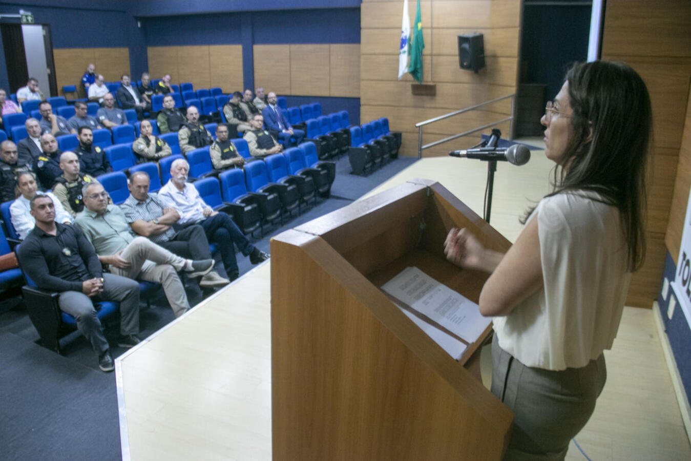 Evento reuniu mais de 60 pessoas no Auditório Acary Oliveira para fortalecer a integração entre forças de segurança, Judiciário e comunidade