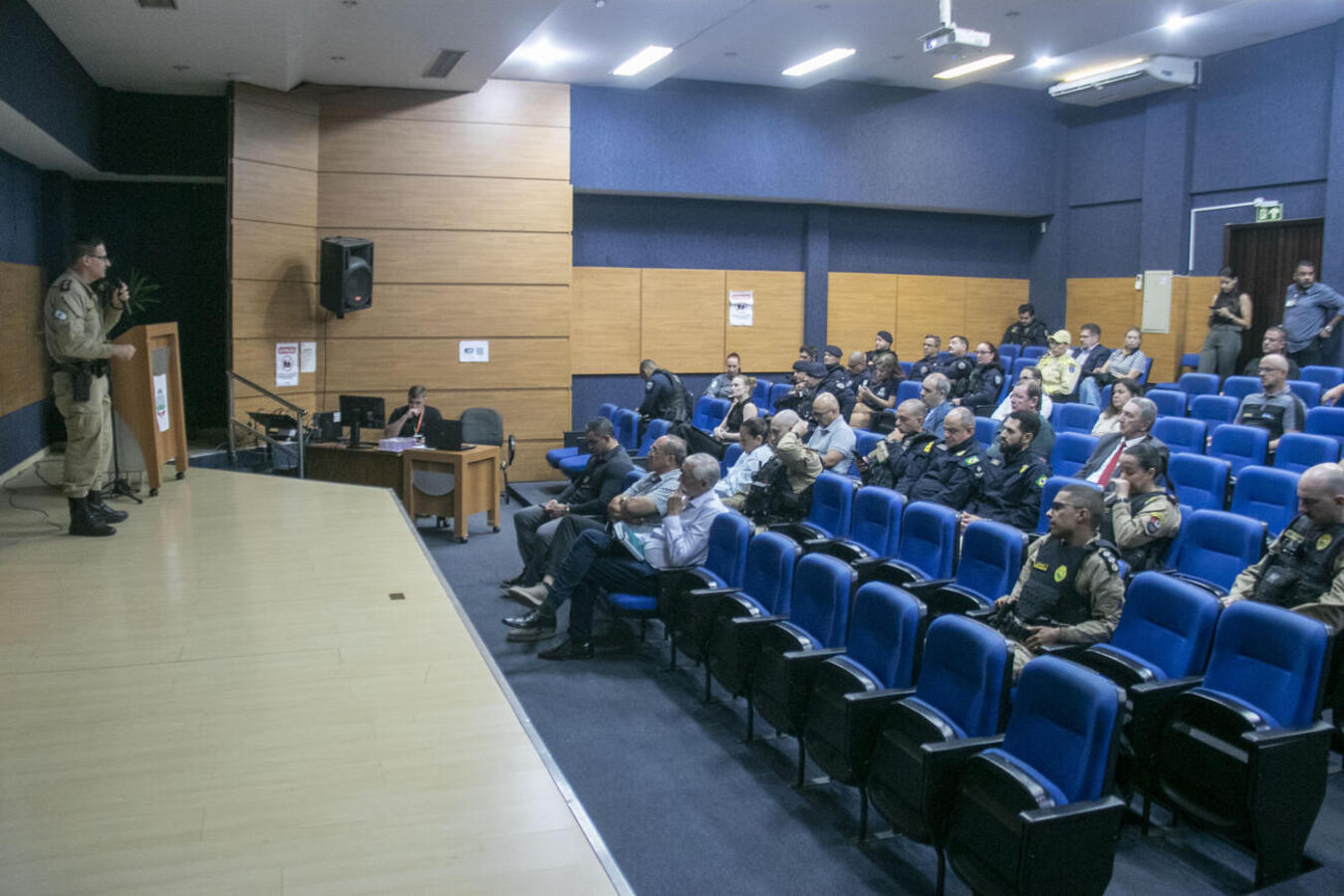 Evento reuniu mais de 60 pessoas no Auditório Acary Oliveira para fortalecer a integração entre forças de segurança, Judiciário e comunidade
