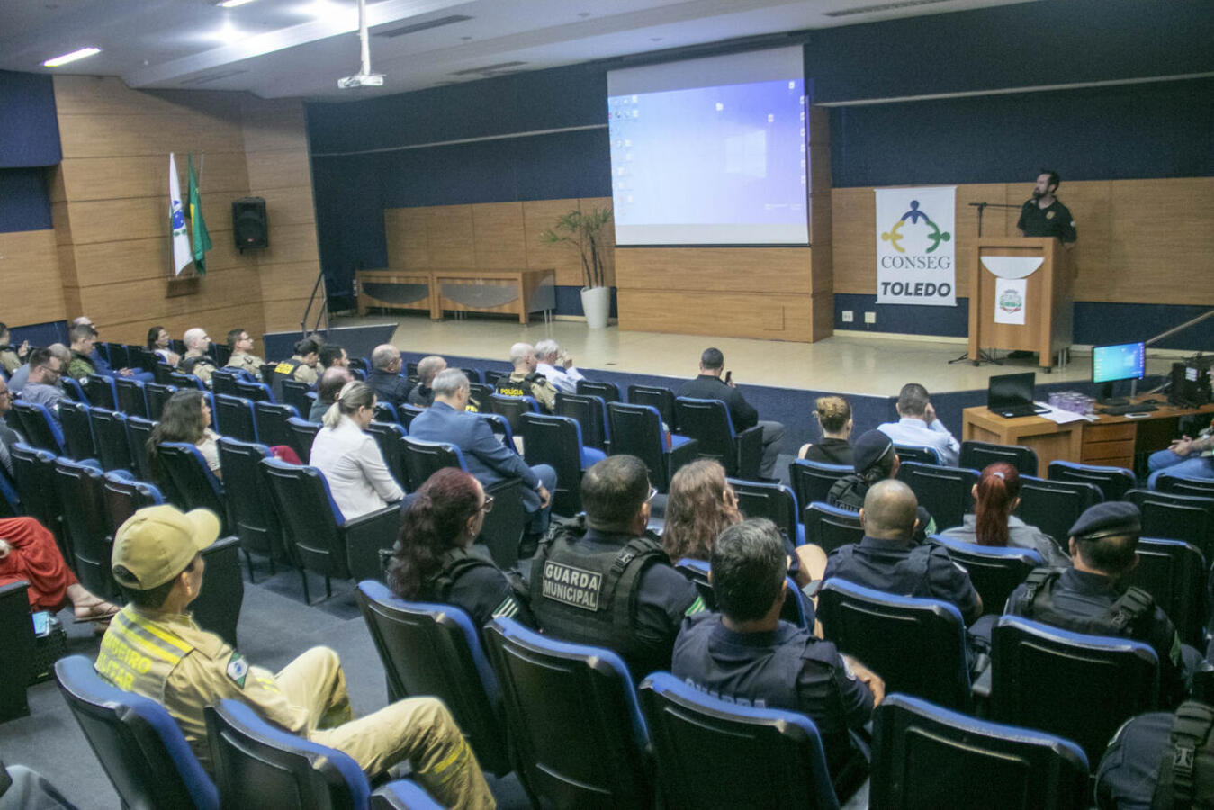 Evento reuniu mais de 60 pessoas no Auditório Acary Oliveira para fortalecer a integração entre forças de segurança, Judiciário e comunidade