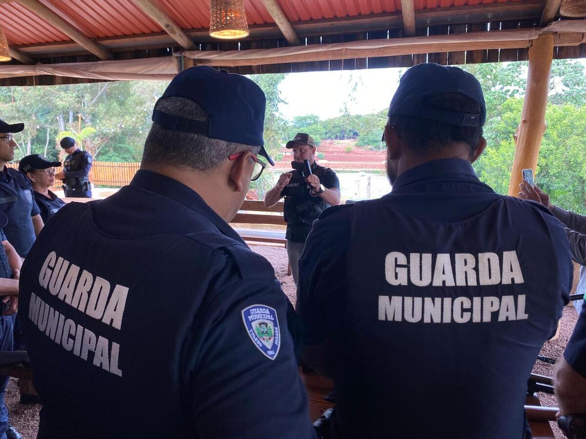 O curso foi realizado nesta quarta-feira (18) com cerca de 15 guardas municipais no Clube de Tiro Velho Texas