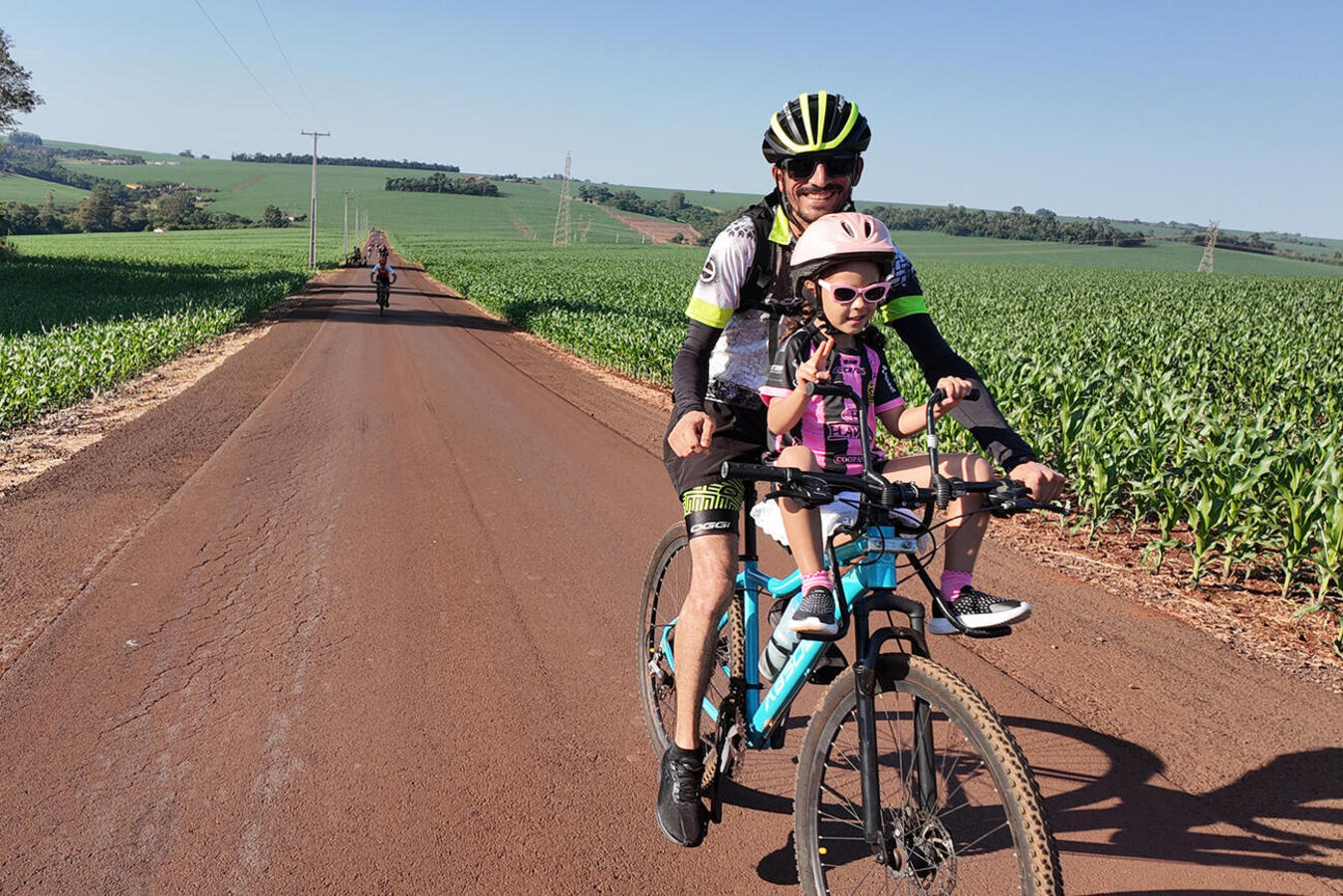 Com percursos de 15 ou 30 km, passeio ciclístico neste domingo (8) envolveu mais de 300 pessoas e passou por algumas das mais belas paisagens do município