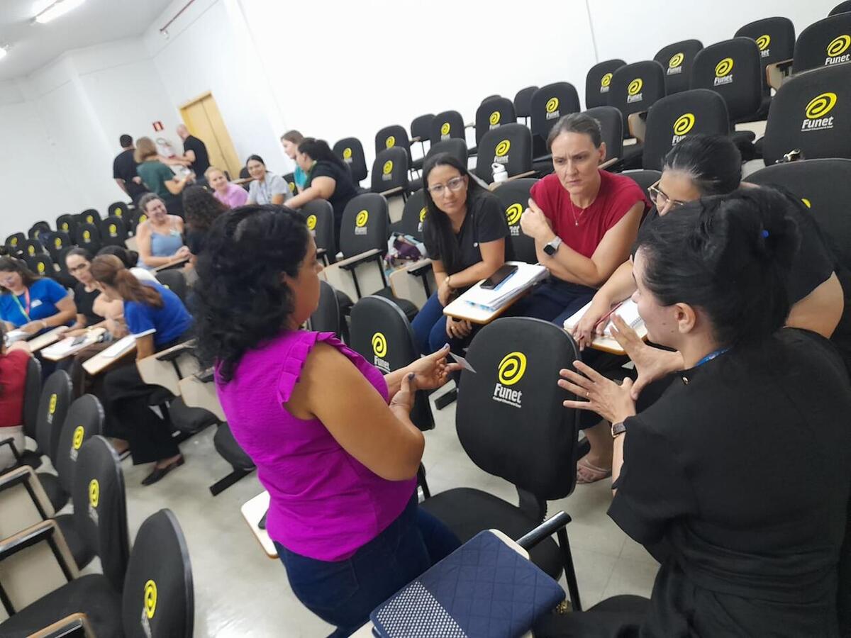 Encontro reuniu profissionais da rede municipal para estudo de práticas pedagógicas e encaminhamentos administrativos
