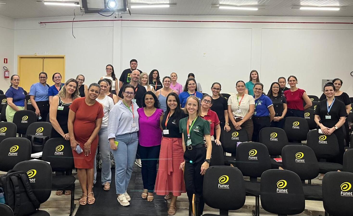 Encontro reuniu profissionais da rede municipal para estudo de práticas pedagógicas e encaminhamentos administrativos