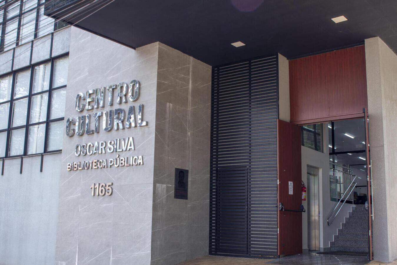 Espaços públicos geridos pela administração municipal representam opções acessíveis para as famílias no fim de semana