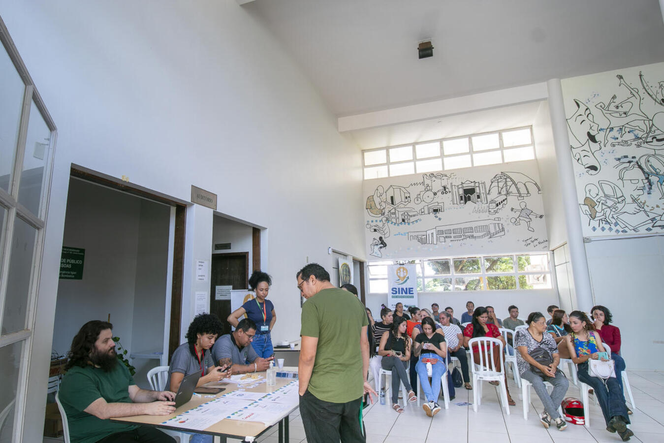 Sine em Movimento, realizado nesta sexta-feira (6), movimentou a Vila Pioneiro ofertando mais de 180 vagas de emprego para diversas empresas de Toledo e região