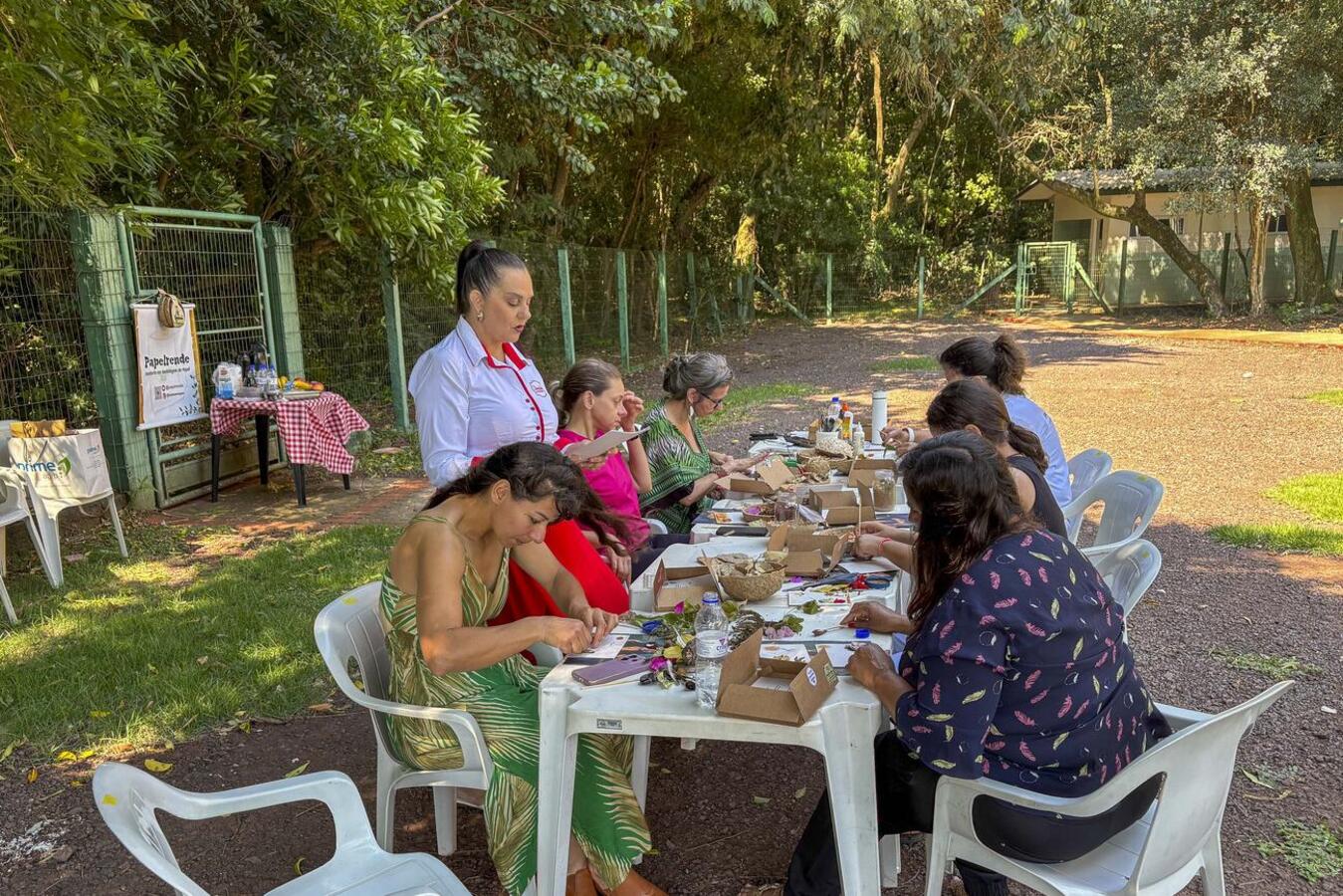 A ação, realizada neste domingo (8), na sede da Secretaria Municipal do Meio Ambiente de Toledo (SMMA) visou homenagear as mulheres e promover a separação adequada do lixo