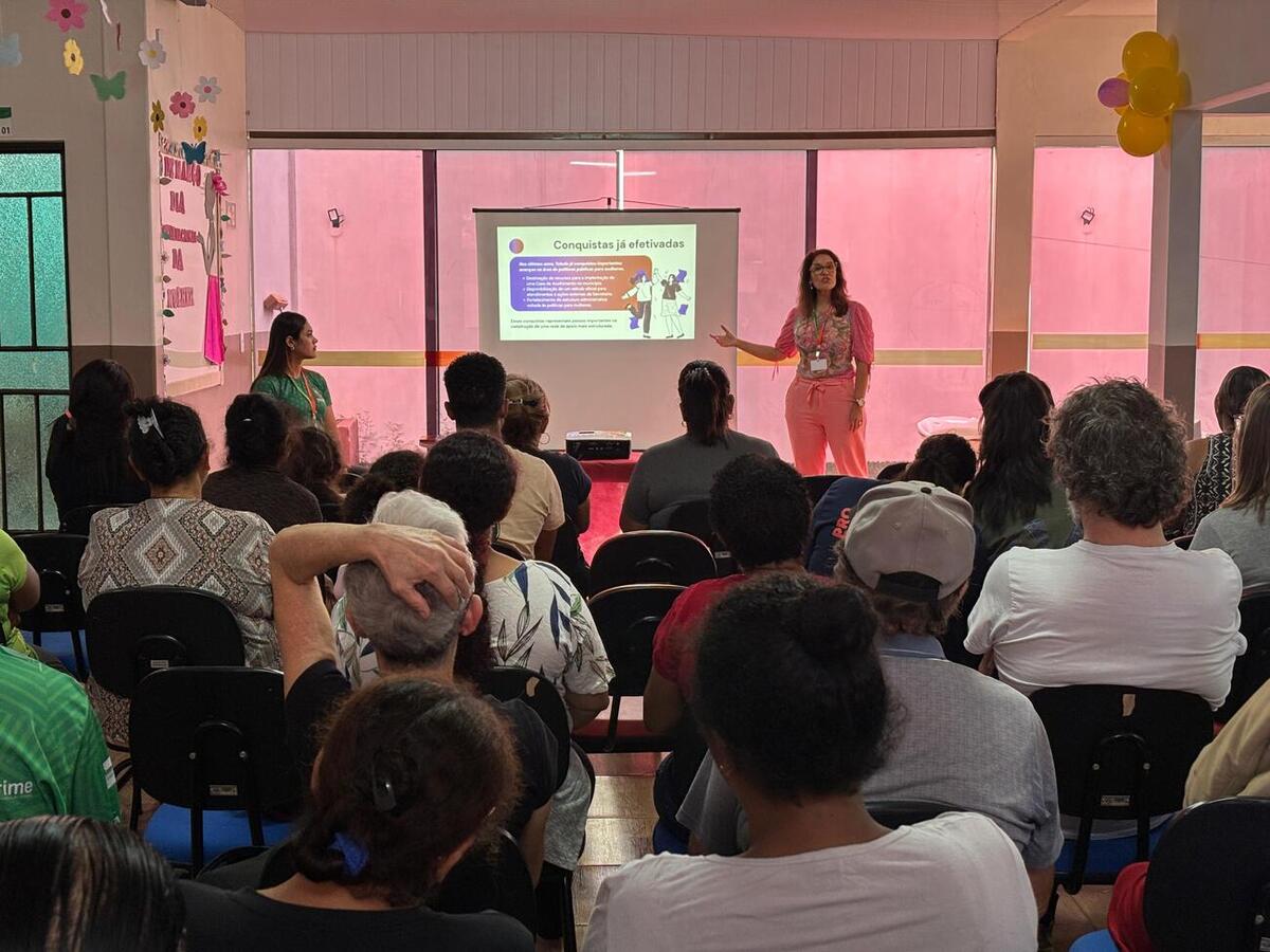 A ação foi realizada nesta quarta-feira (11) e contou com palestra sobre respeito, serviços, e combate à violência contra a mulher
