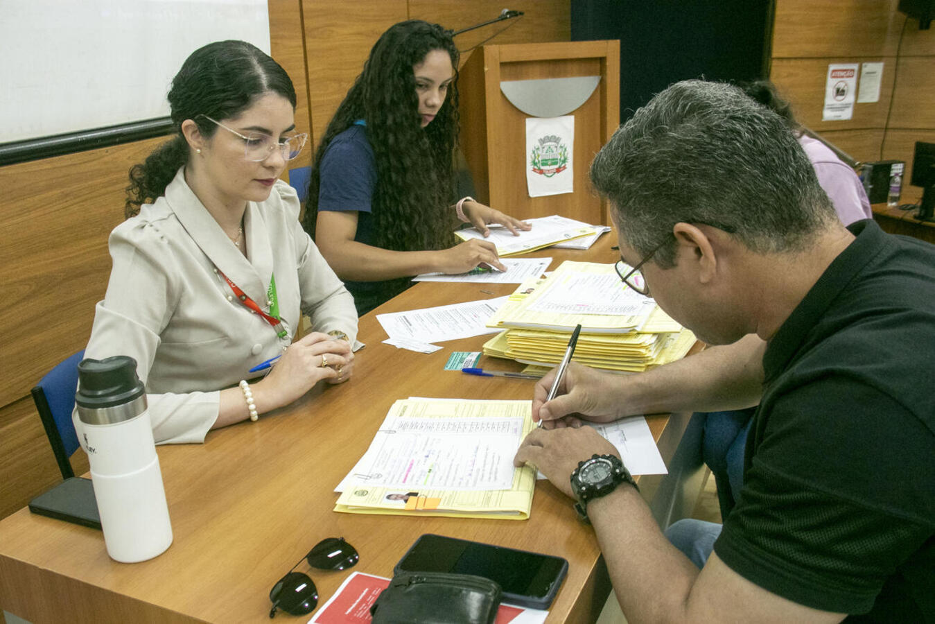 Antes de iniciar as atividades, empossados recebem orientações sobre direitos, deveres e locais de atuação