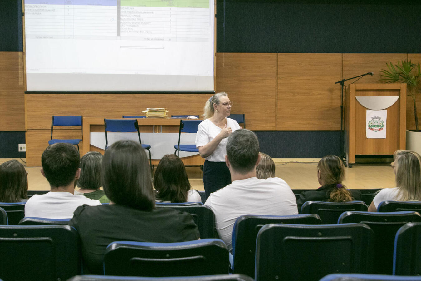 Antes de iniciar as atividades, empossados recebem orientações sobre direitos, deveres e locais de atuação