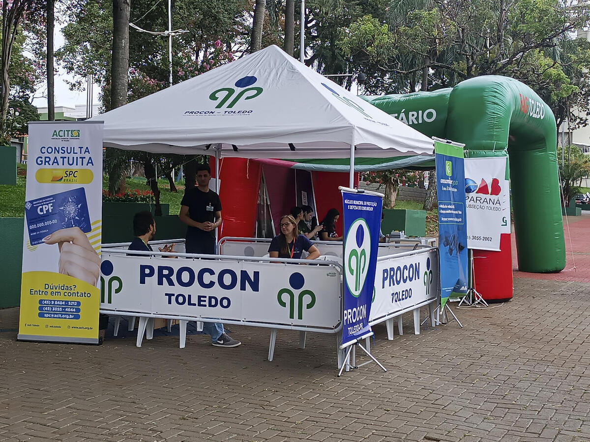 Em alusão ao Dia do Consumidor, que será lembrado no próximo domingo (15), serviços e atendimentos foram oferecidos nesta quarta (11) na Praça Willy Barth