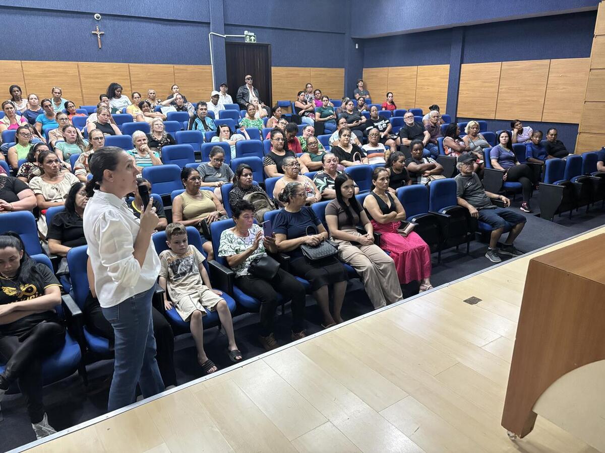 Reunião tratou da importância de associações comunitárias e sobre atividades e cursos profissionalizantes obrigatórios