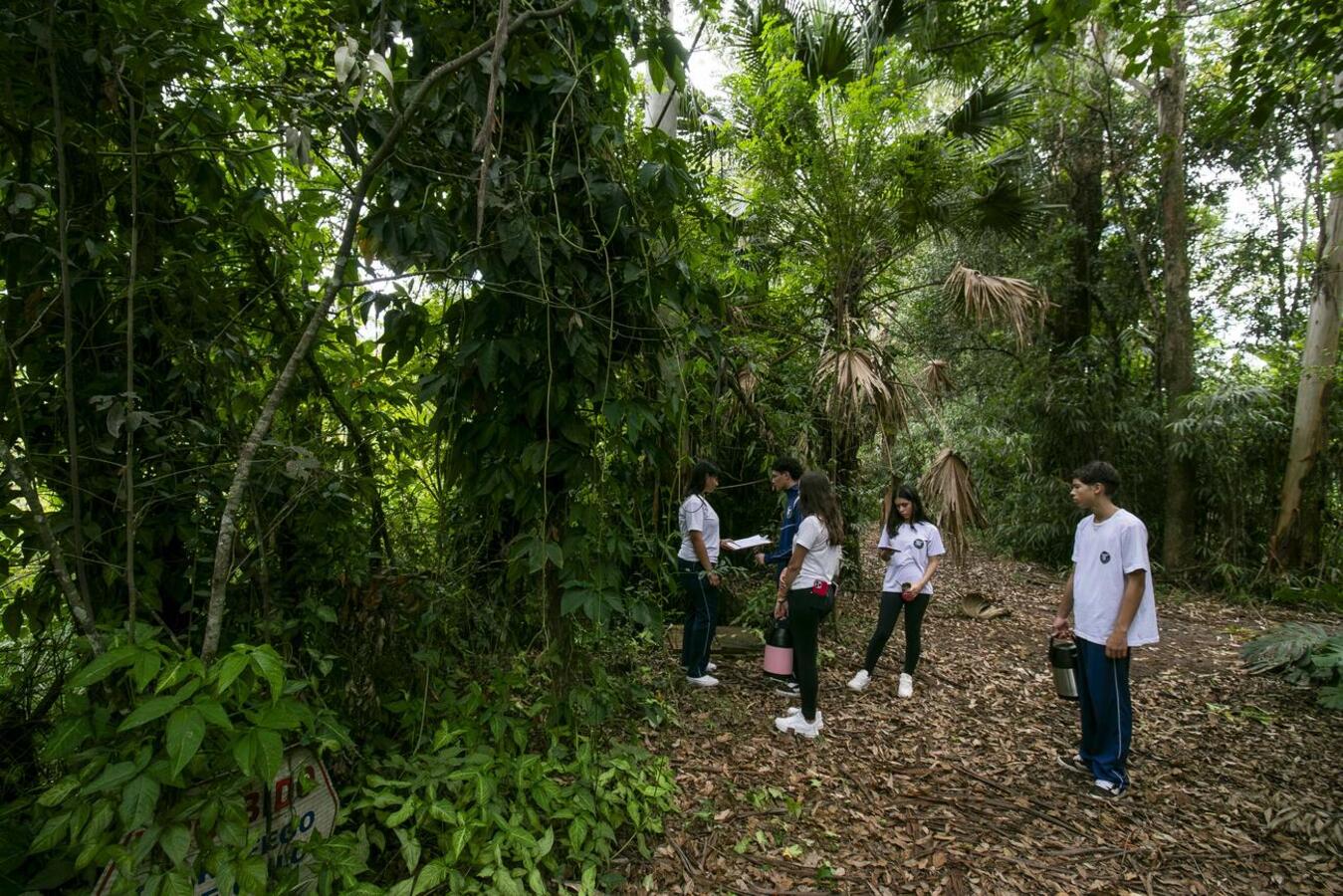 Adolescentes do 1° ano do ensino médio do Colégio Estadual Cívico Militar Novo Horizonte participaram de uma ação especial nesta terça-feira (24), em que conheceram a Sanga Pyahu
