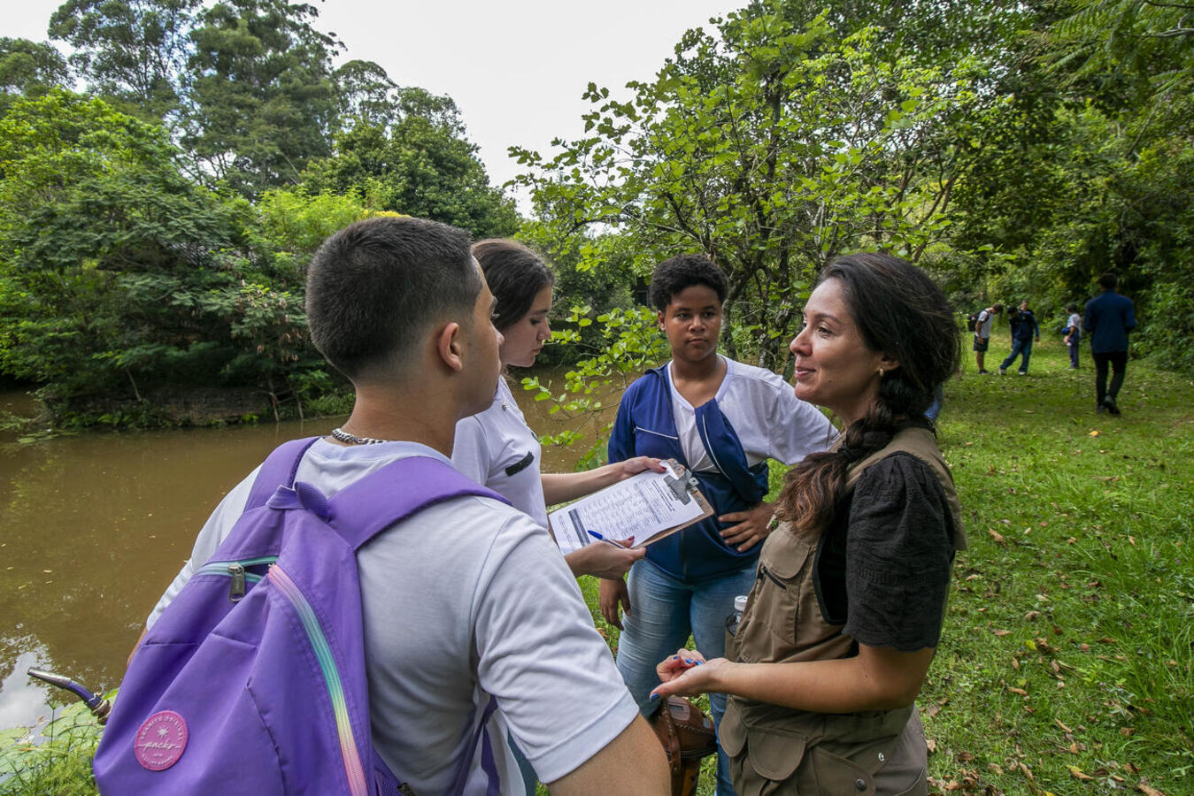 Adolescentes do 1° ano do ensino médio do Colégio Estadual Cívico Militar Novo Horizonte participaram de uma ação especial nesta terça-feira (24), em que conheceram a Sanga Pyahu