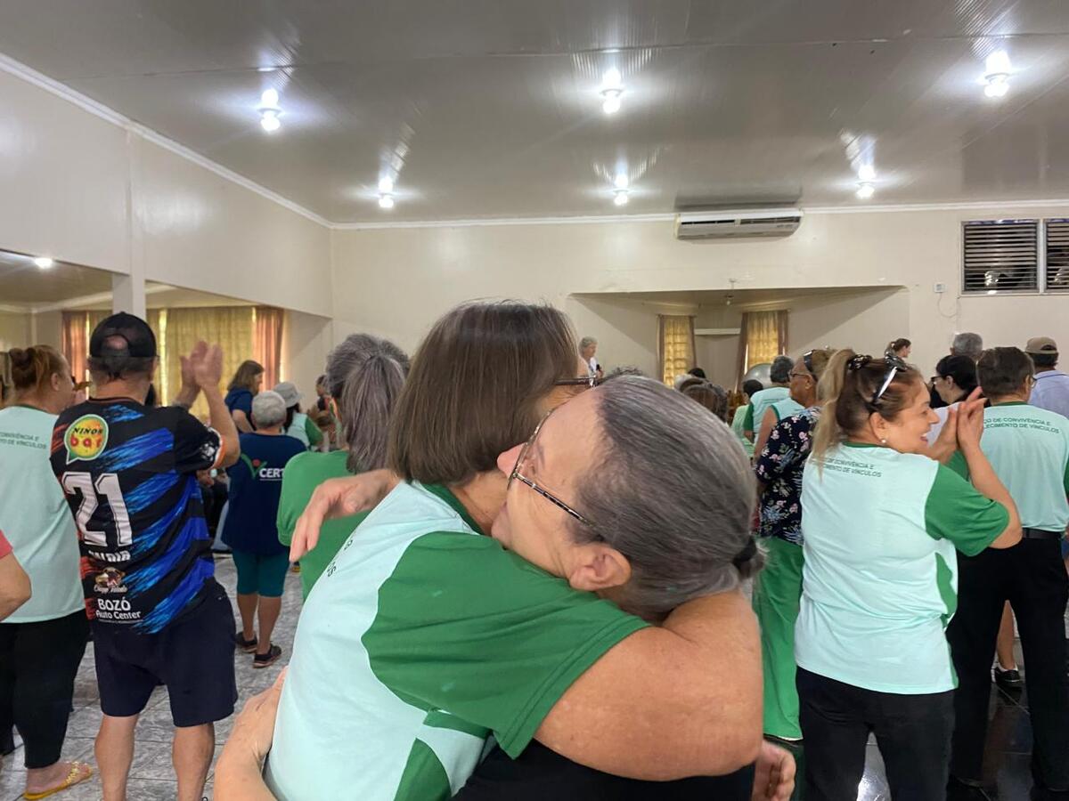 Cerca de 40 idosos do município de Ibema visitaram o Parque Temático das Águas nesta quarta-feira (11) a fim de conhecer o espaço e socializar com os idosos dos Certis de Toledo